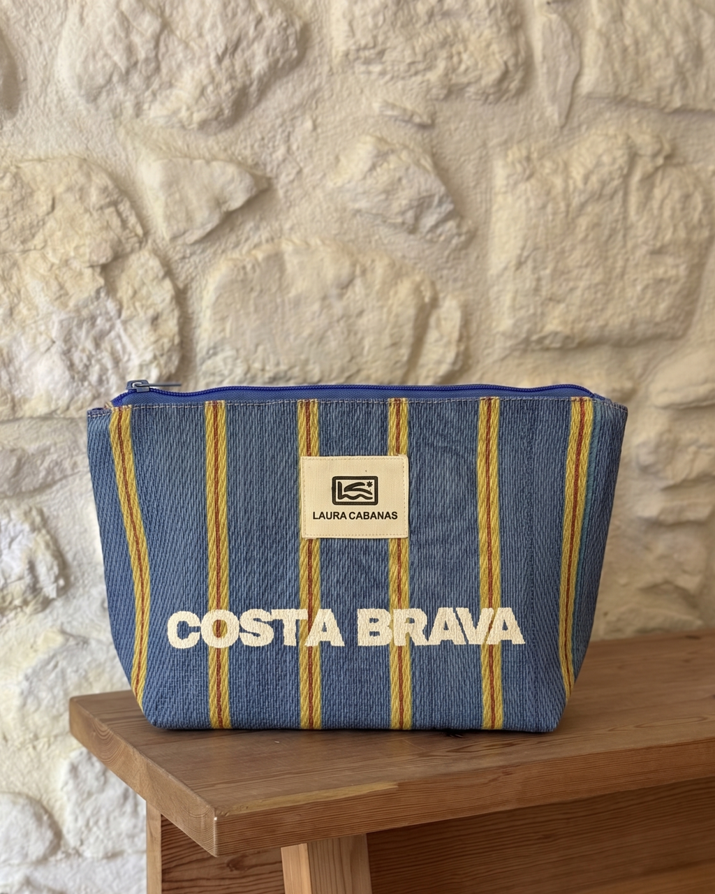 Costa Brava Recycled Nylon Neceser-  Cerezas & Azul