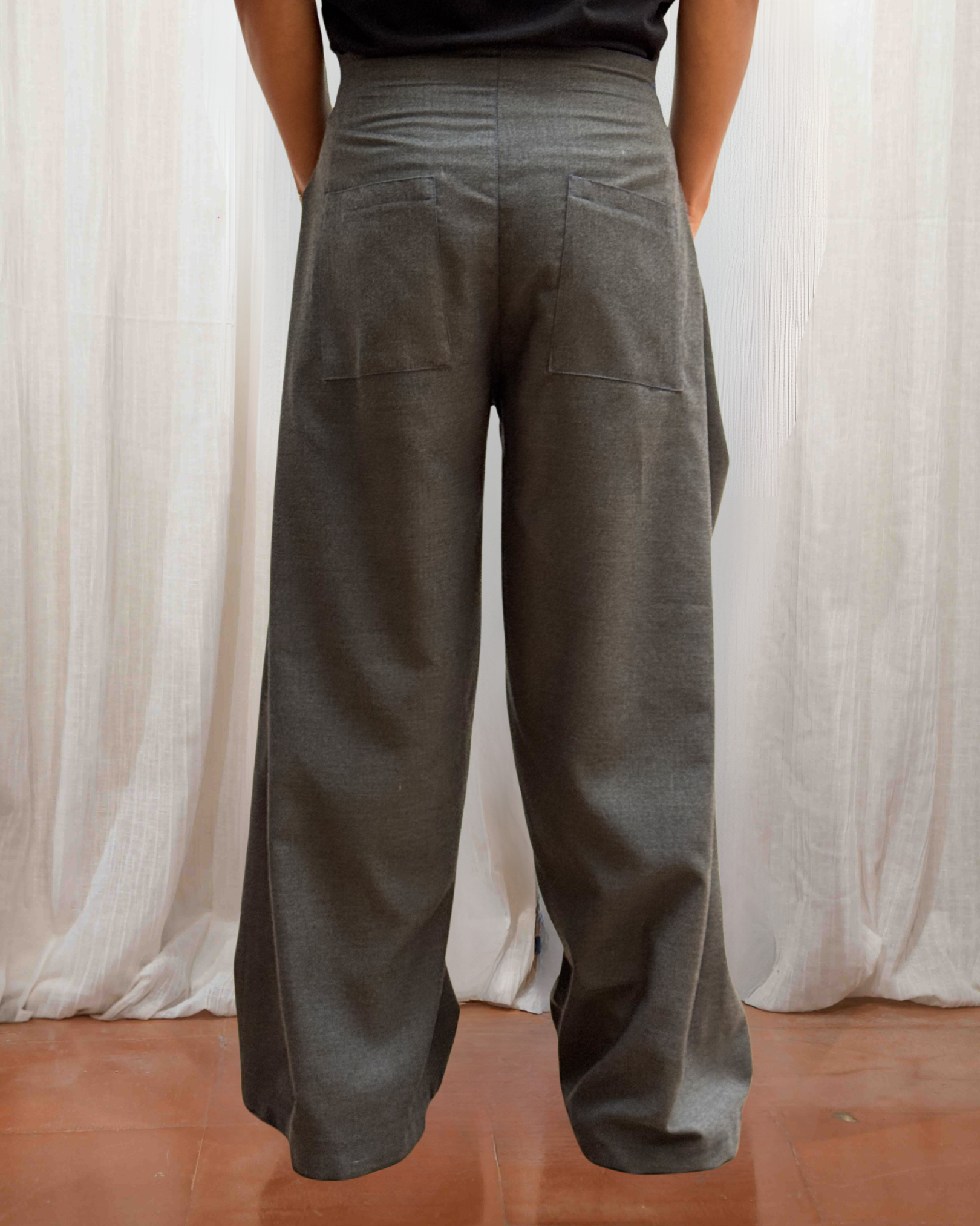 TRÄUS VOL.03 GRIS OSCURO